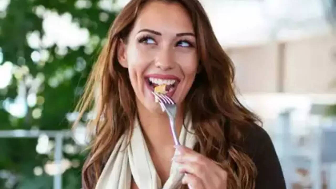 Explore 5 zodiac signs that are foodies and treat every meal like a celebration