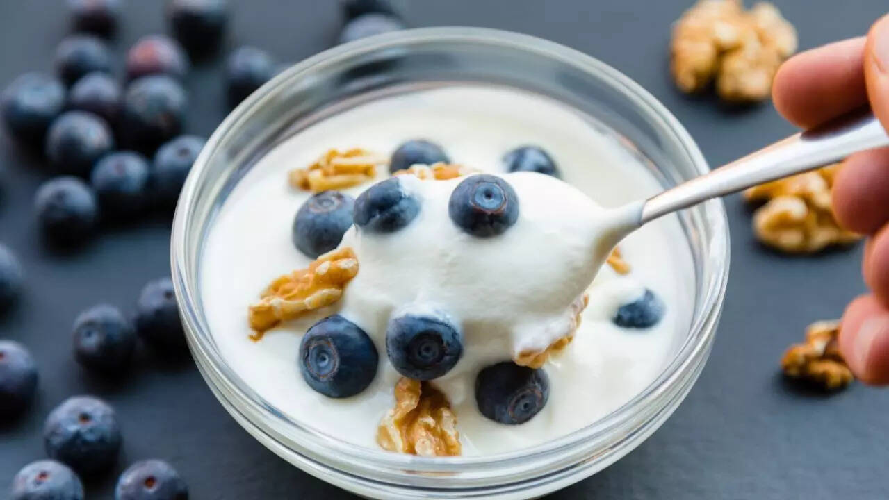 greek yoghurt with berries