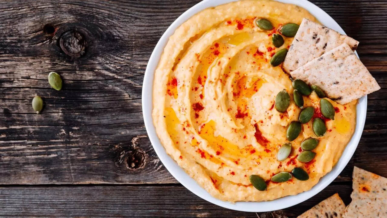 whole green crackers with hummus