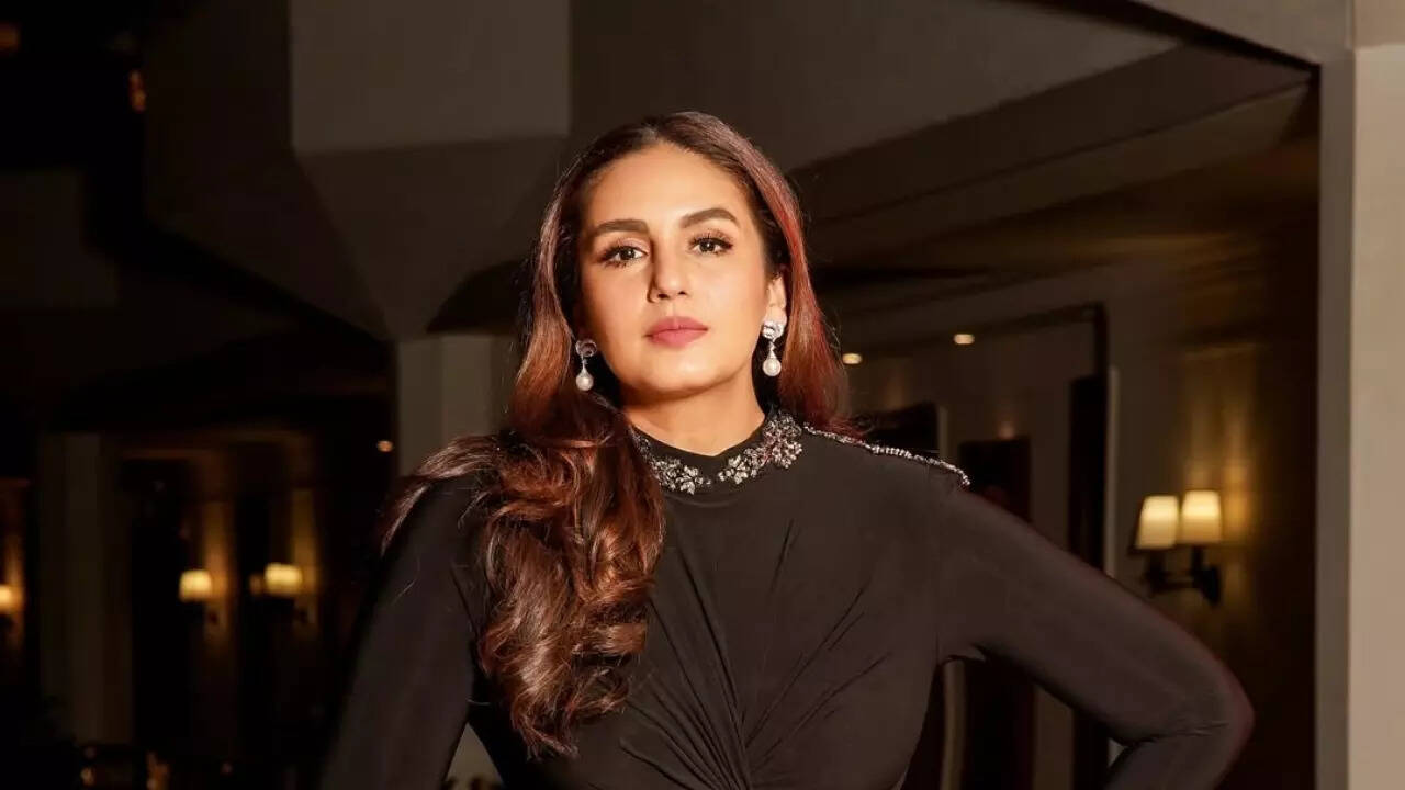 Huma urged to play younger roles after Maharani and Tarla