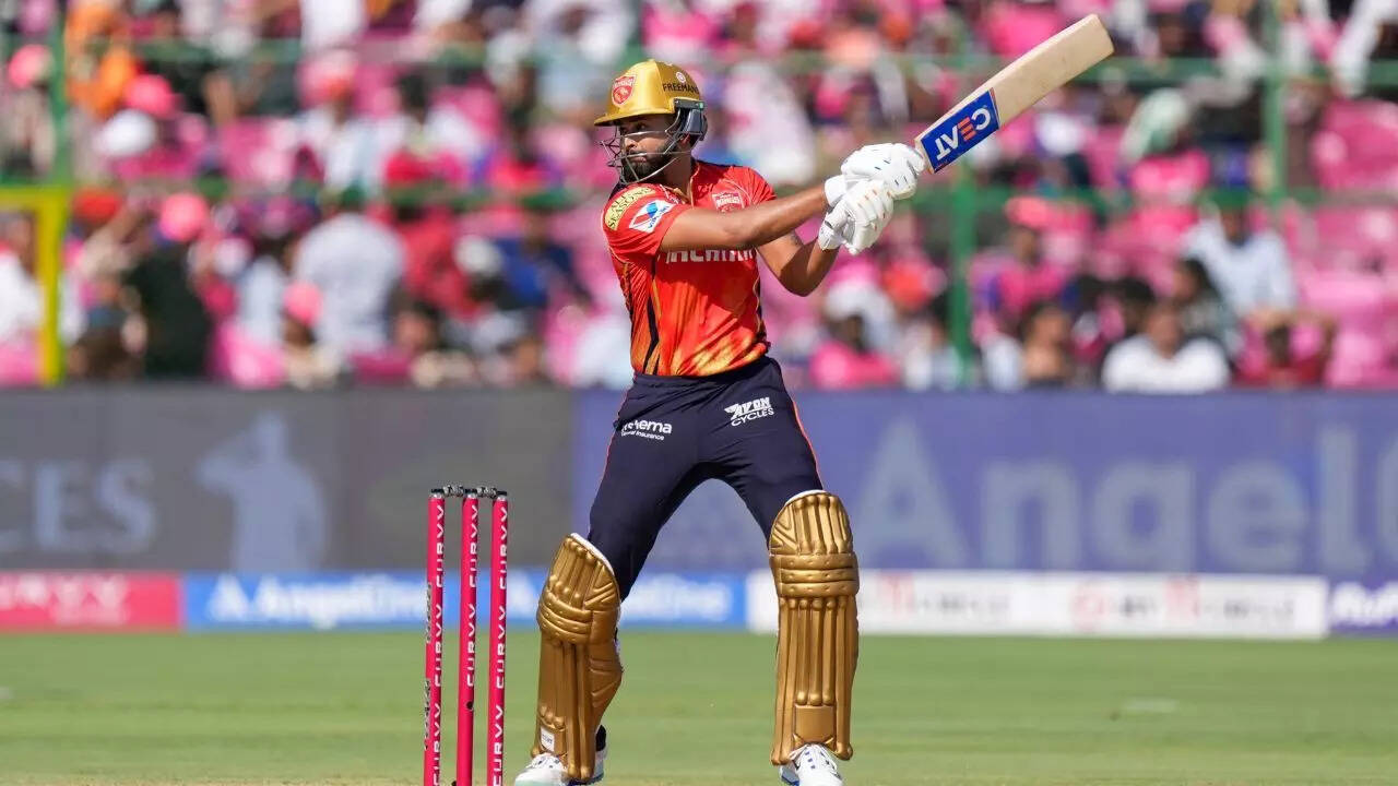 Shreyas Iyer fights through finger Injury, scores gritty 30 against RR