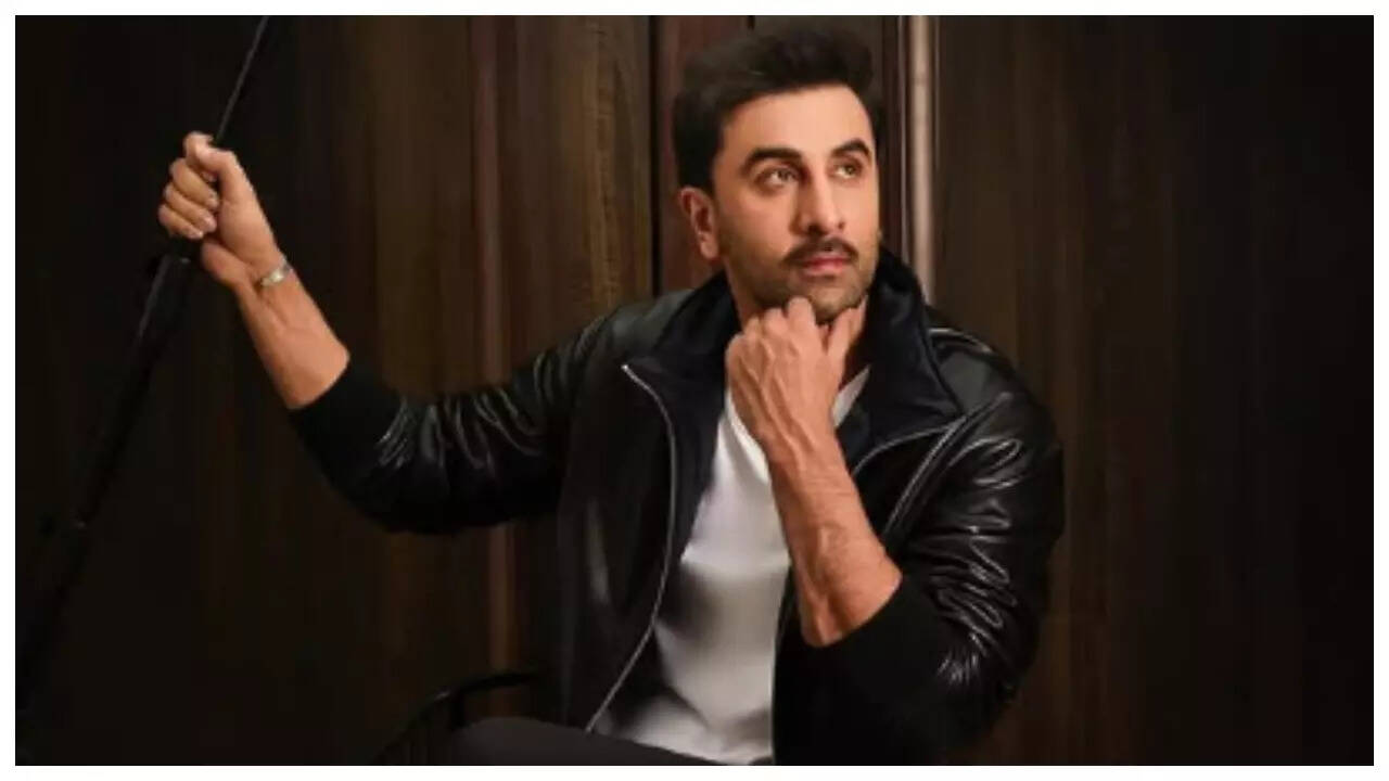 Film critic praises Ranbir for low-key approach to stardom