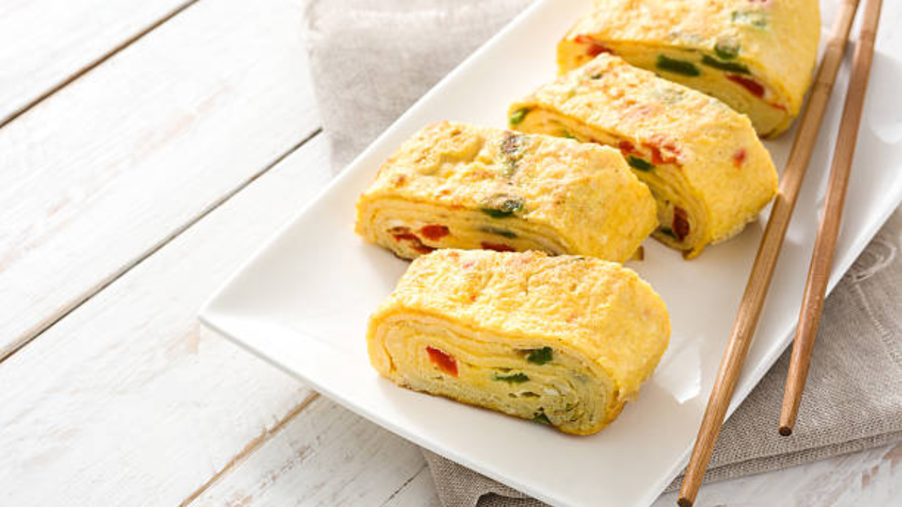 Tamagoyaki (Japanese rolled omelet)