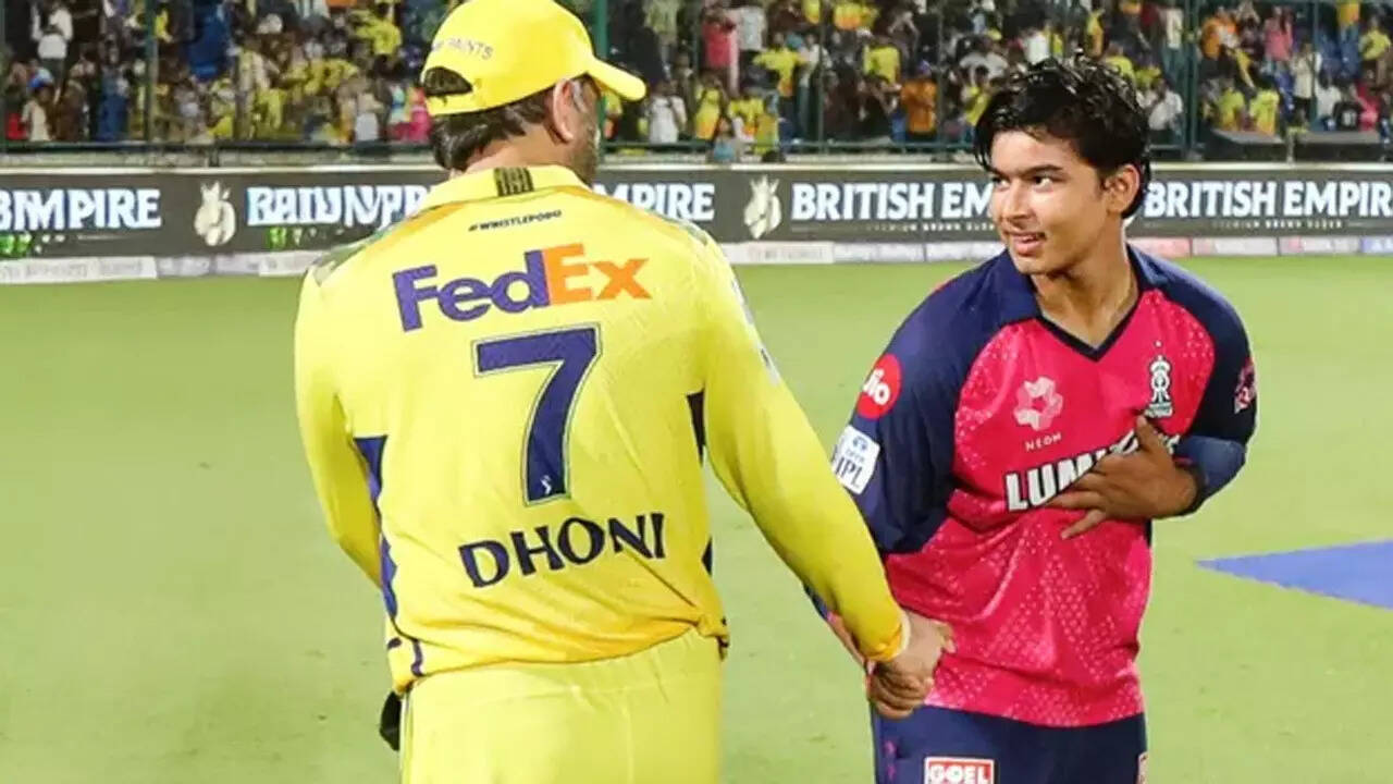 MS Dhoni's epic response to Vaibhav Suryavanshi touching his feet
