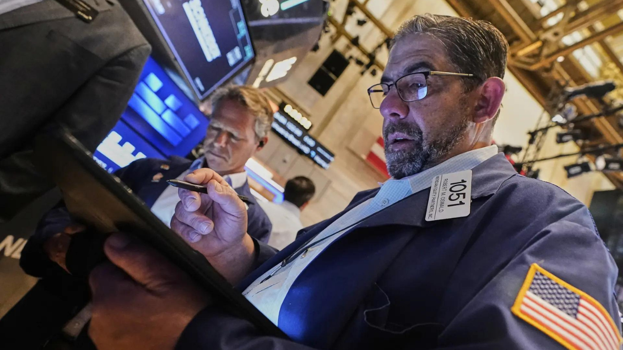 Hang Seng drops as European markets rise after Trump delays EU tariff hike