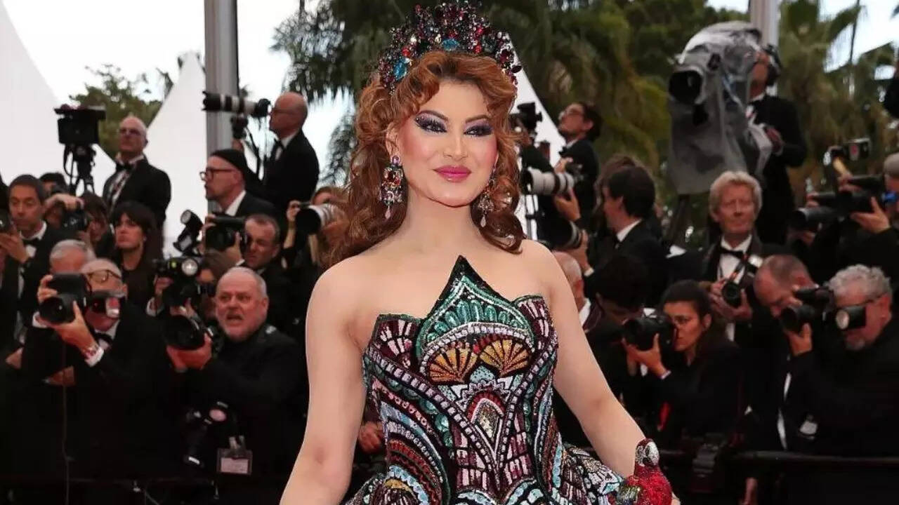 Urvashi Rautela strikes back at Diet Sabya