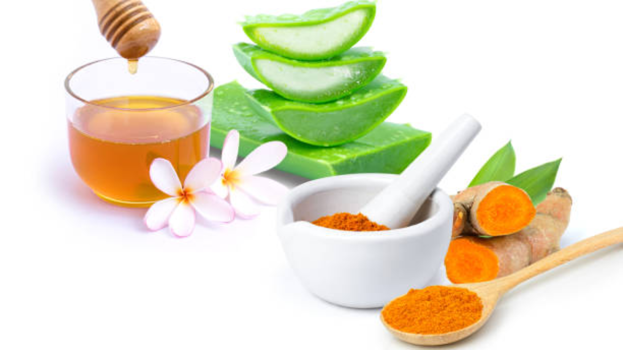 Ingredients such as turmeric, aloe vera, honey, and sandalwood enhance complexion and restore radiance