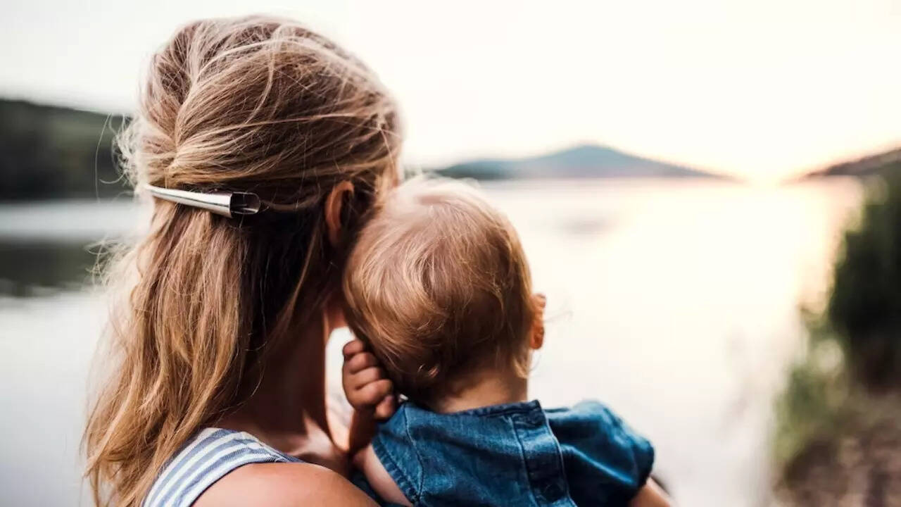 Mothers (1)