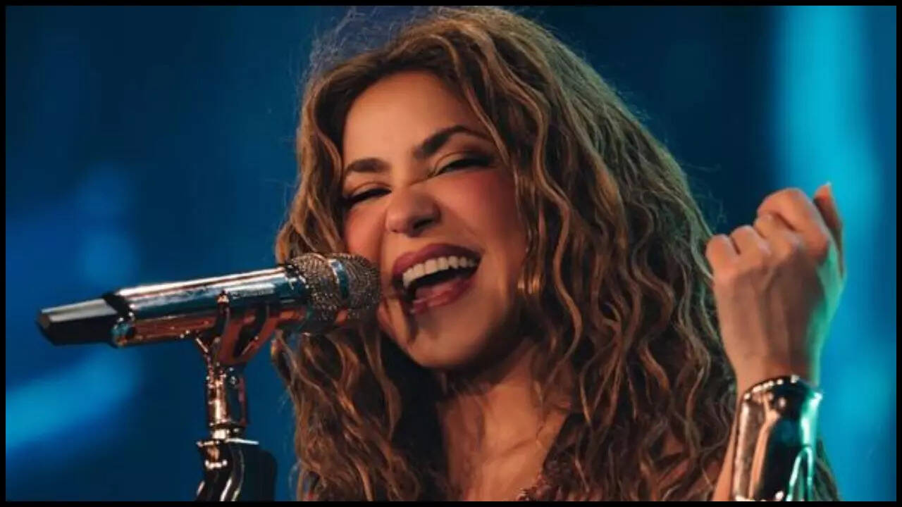 Shakira experiences nasty fall on stage