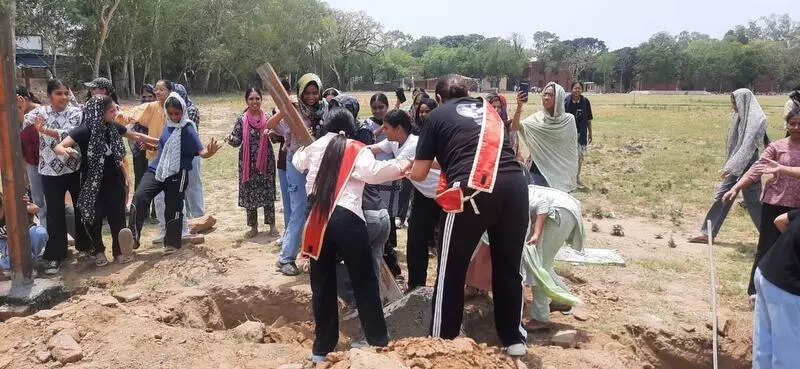 SCD Govt College alumni come out in support of Ludh Girls College