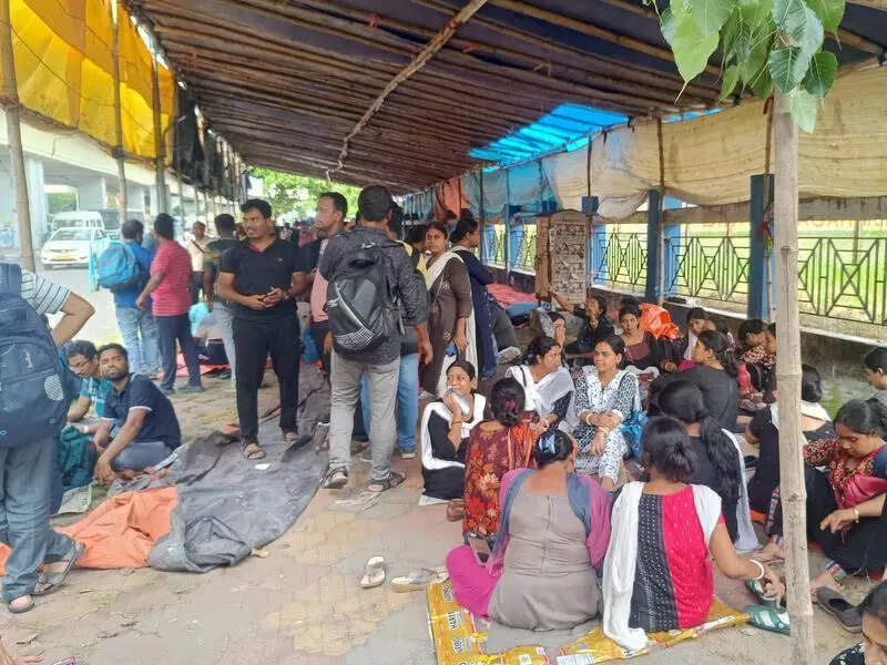 Cops, jobless teachers in cat-and-mouse game in city centre, Salt Lake for 5 hours