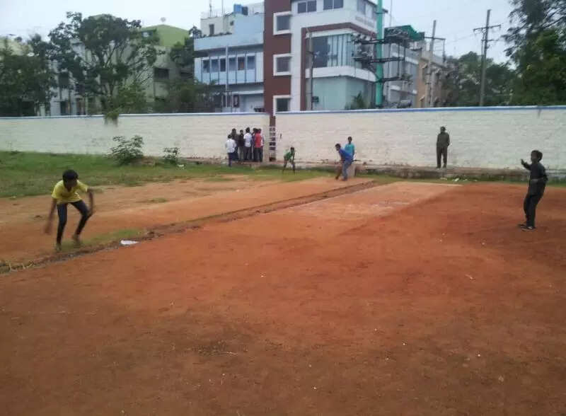 Bengaluru residents fume as civic body ignores court stay on stadium work at Victory Grounds