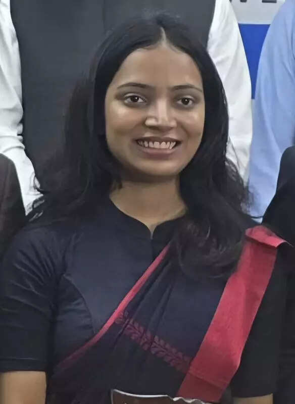 State felicitates 10 from Bengal who cracked civil services exams