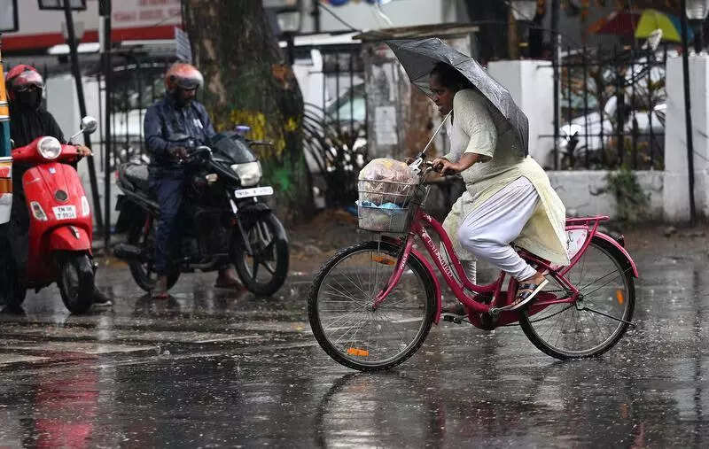 Intense spells drench city, but dry weather forecast for today