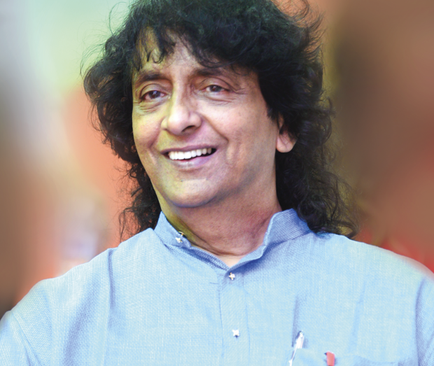 Gomant Vibhushan conferred on Ajit Kadkade