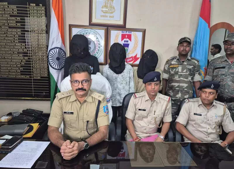 3 held for stealing electricity wires