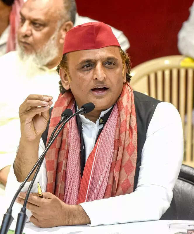Akhilesh hits out at govt for appointing another acting DGP