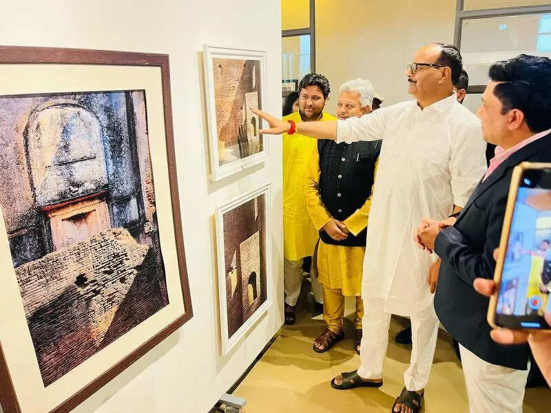 Solo photo show on Lucknow’s Residency enthrals all