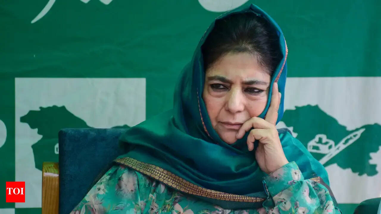 Mehbooba Mufti meets LG to press for Kashmiri Pandits’ return