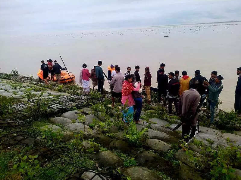 Four stranded on sandbar rescued after 72-hr ordeal