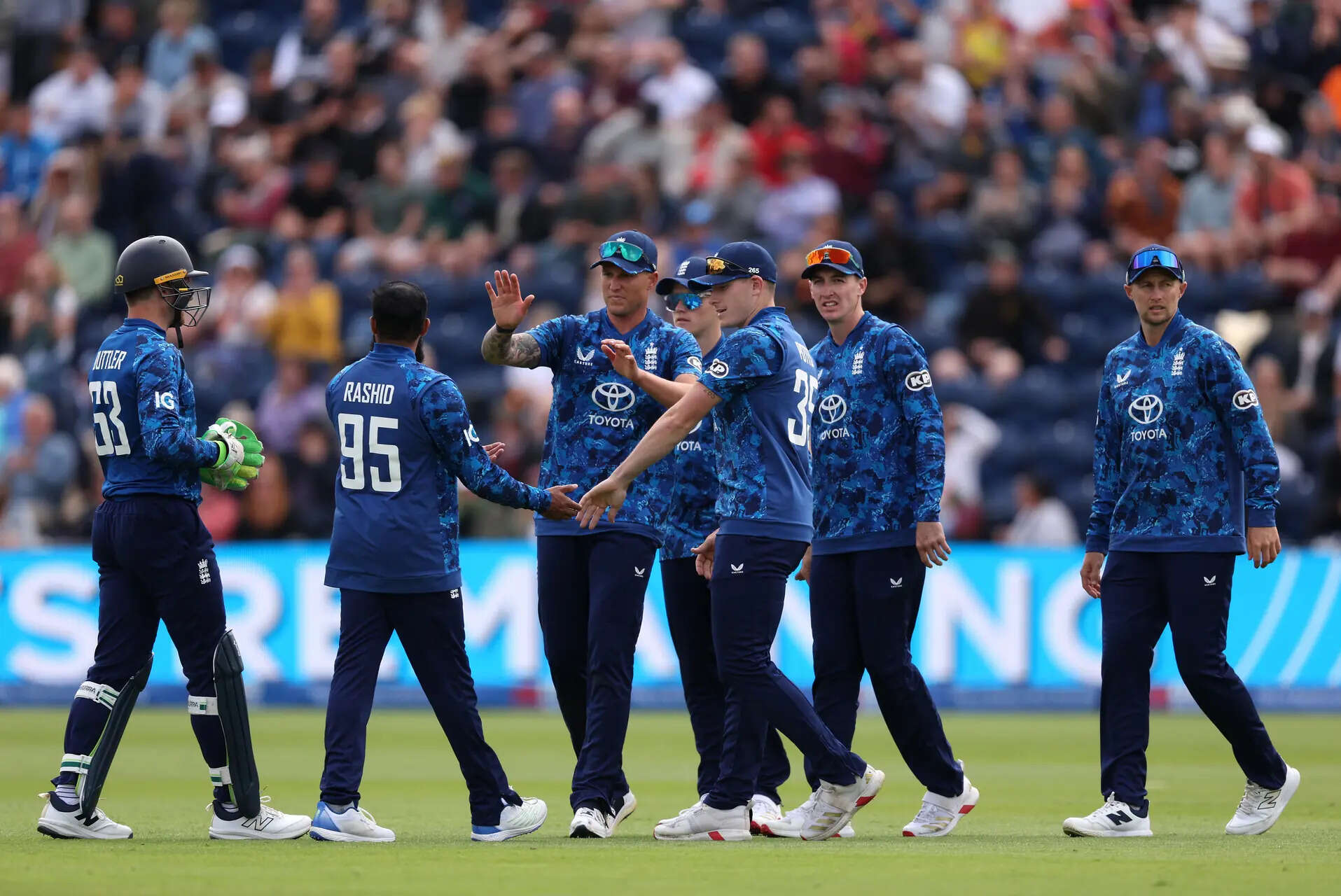 WATCH: Delayed by London traffic, England cricket team reach Oval on cycles!