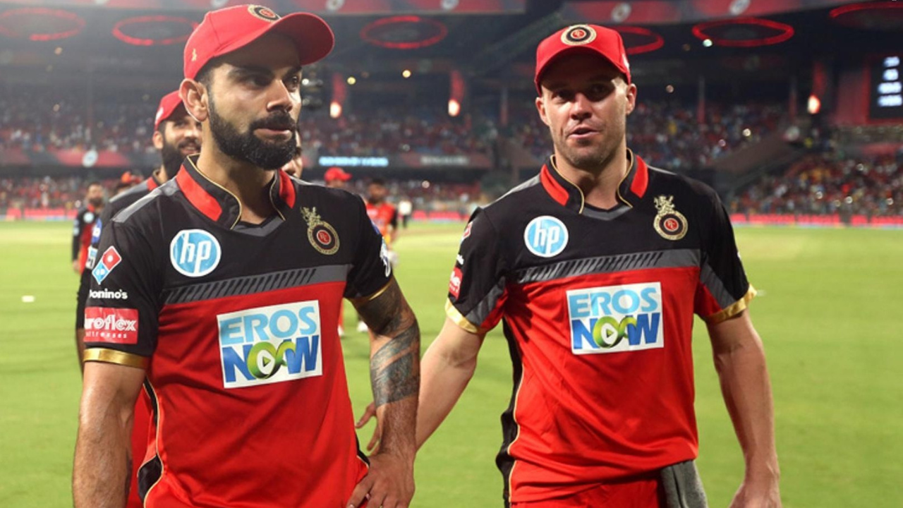 Virat Kohli's emotional hug with AB de Villiers sends fans into a frenzy