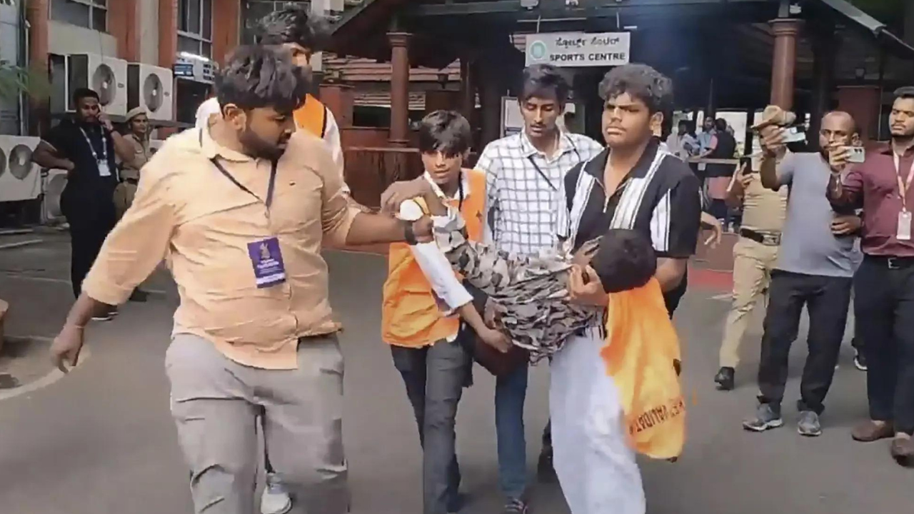 2 Crowd at RCB Victory Parade