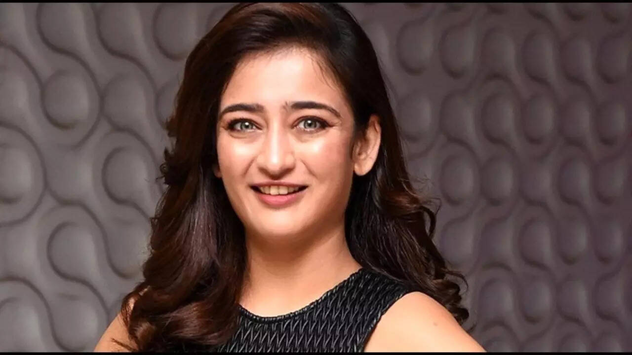 Aksharaa warns fans about fraudster misusing her name