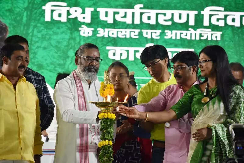 Only collective action can stop plastic use: CM