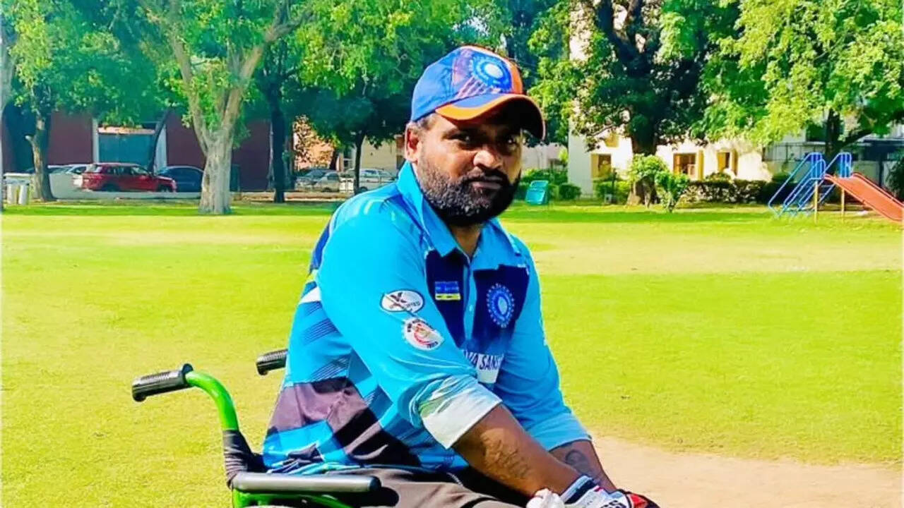 Tragedy on tracks: Cricketer dies in pain on train