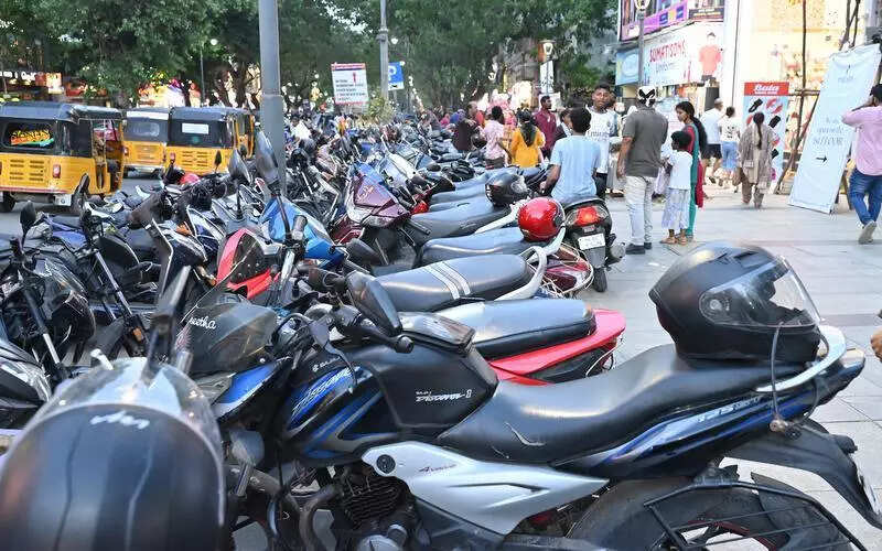 Shop owners take over Pedestrian Plaza; Police, GCC turn a blind eye