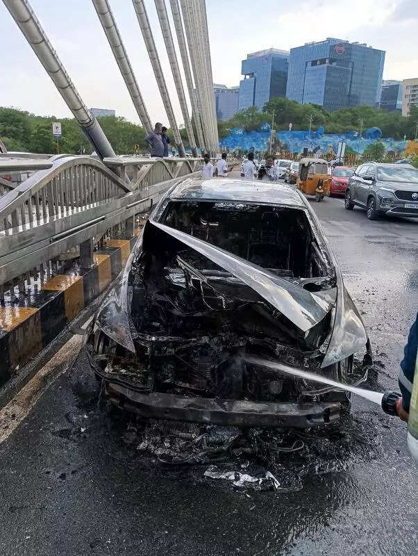 Traffic chaos on cable bridge as moving car catches fire