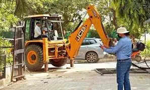 51 illegal gates installed on roads in South City-1 razed, DLF-2 next in line in Gurgaon