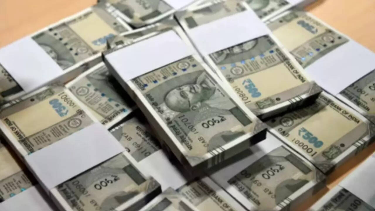 Rs 500 notes to be discontinued? PIB calls viral claim fake; YouTube video behind panic