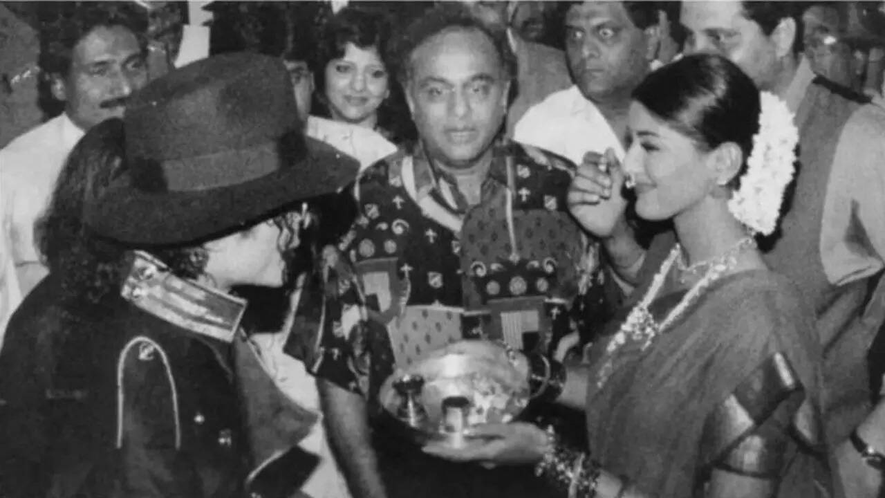 Sonali recalls welcoming Michael Jackson with Raj Thackeray
