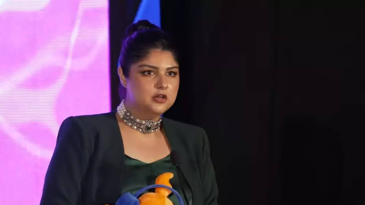 Anshula Kapoor dedicates her award to family