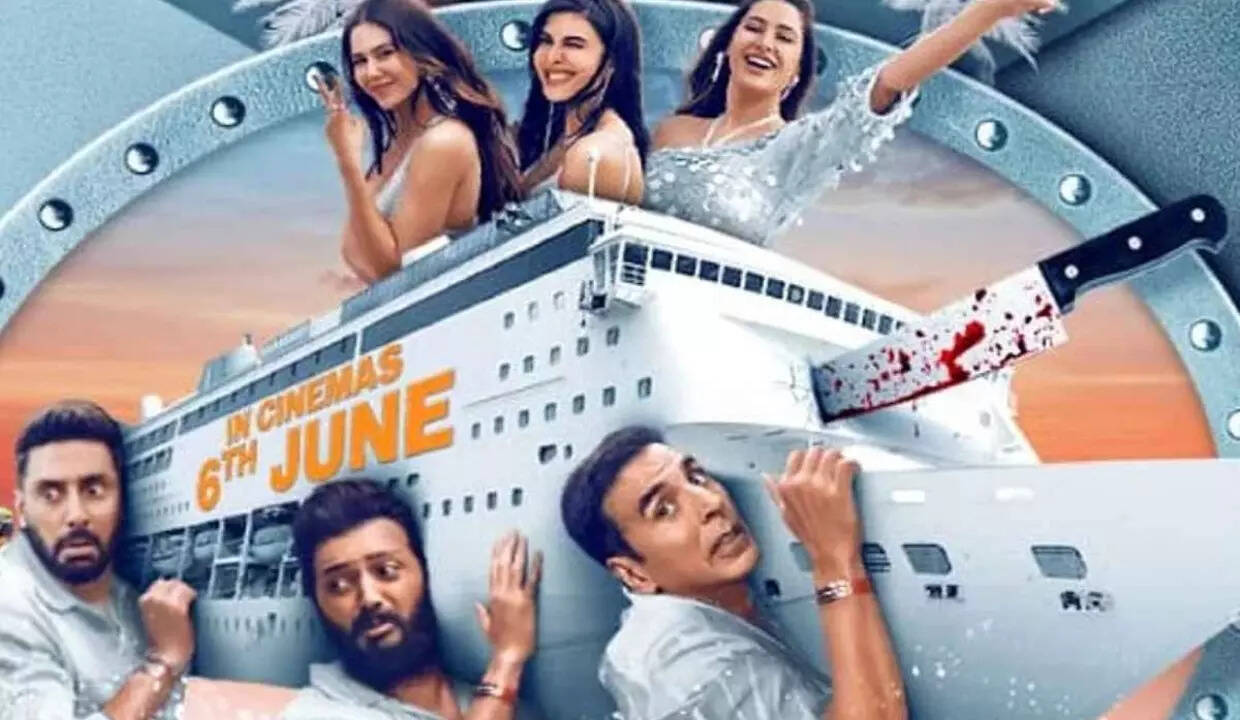 'Housefull 5’: Akshay surprises fans in theatre after bumper opening