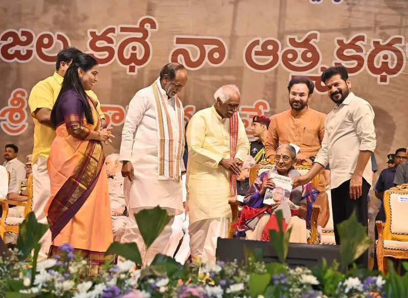No foes, only pals: Leaders across party lines laud Dattatreya at his book launch