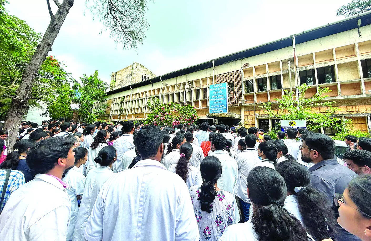 Strict SOPs to prevent unwanted crowd in casualty, says GMC dean