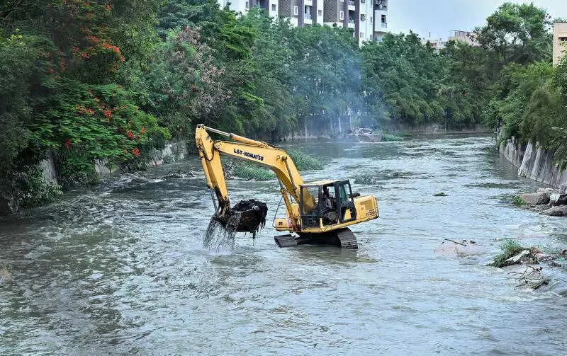 Encroachments on nalas, lakes dominate Prajavani complaints