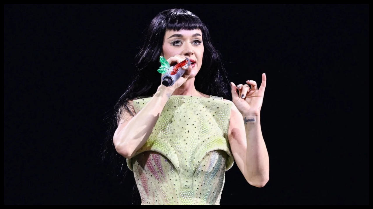 Katy Perry gets ambushed by a fan in the concert