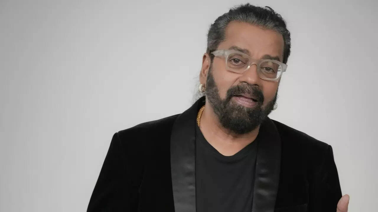 Hariharan reveals a priest almost touched his feet