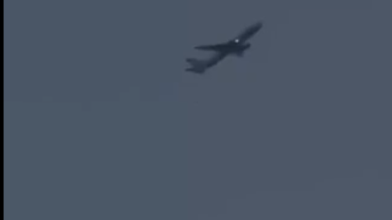 Close call: Civilian plane narrowly escapes Houthi missile intercepted mid-air - Video
