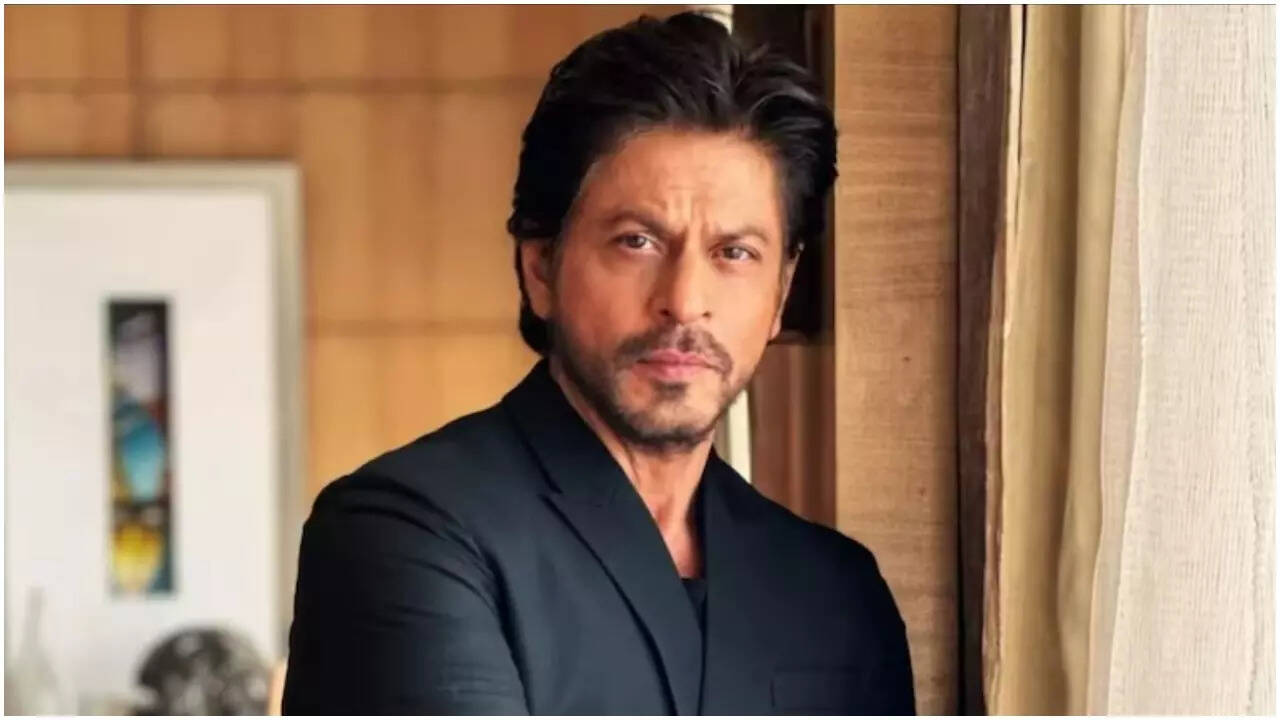 SRK shares note while offering prayers to victims of plane crash