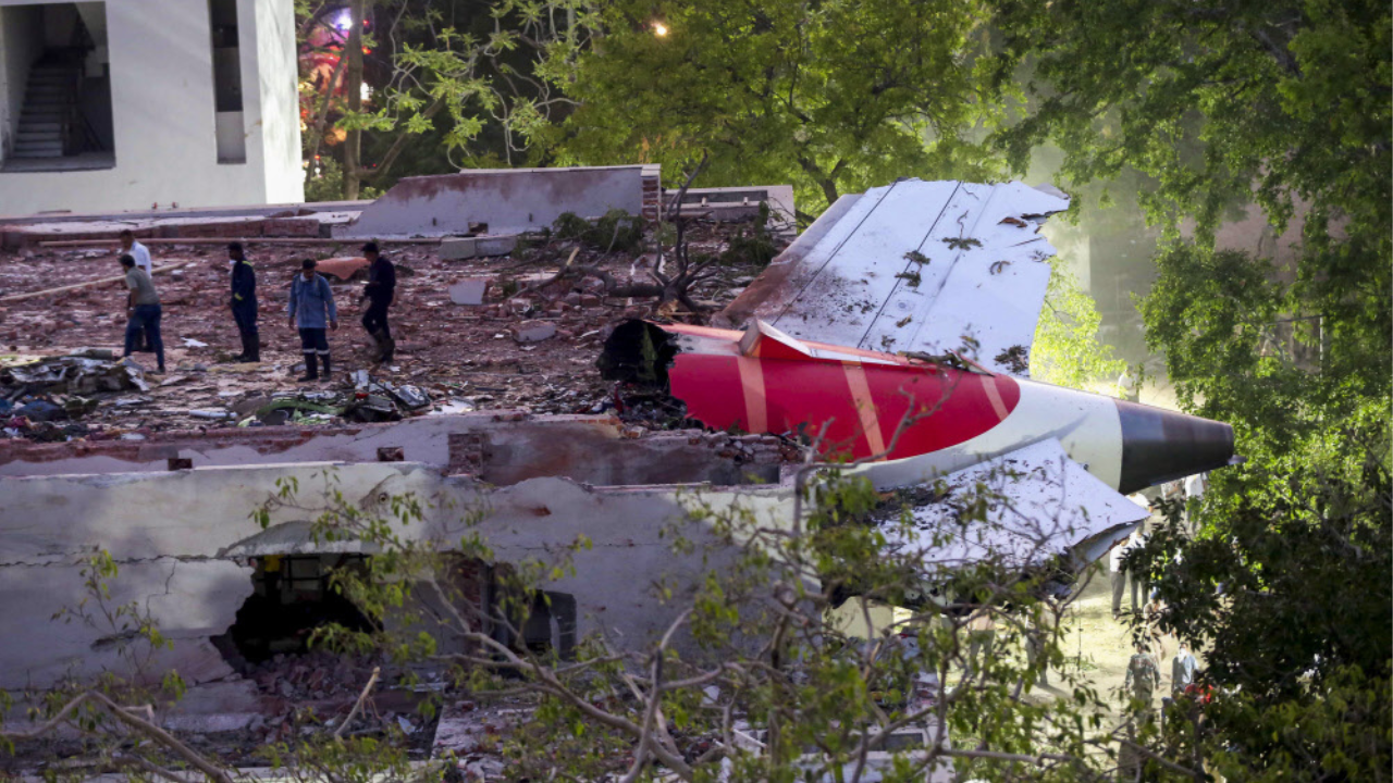 AI crash: Boeing, a whistleblower, & his gap warning - That’s not how ... 