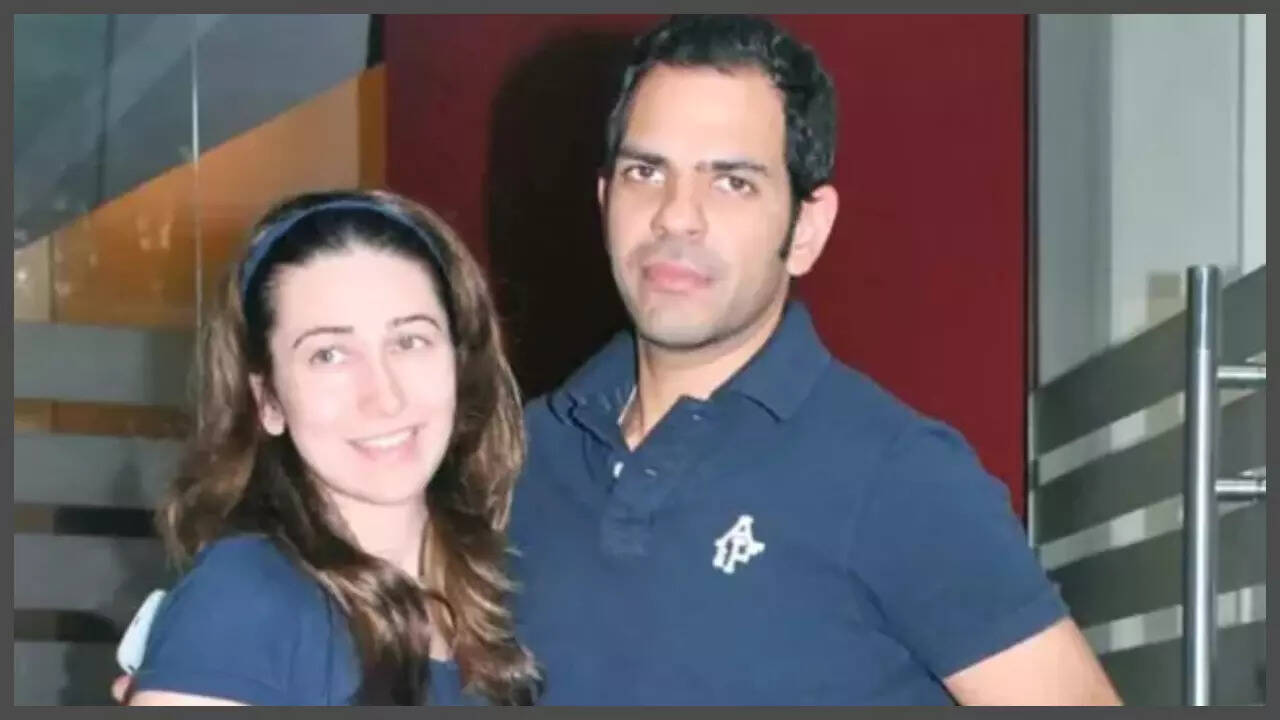 Karisma's LAST photo with ex-husband Sanjay goes VIRAL