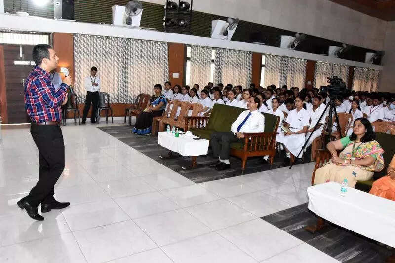 Sr cop starts free online platform to help engg & medical aspirants