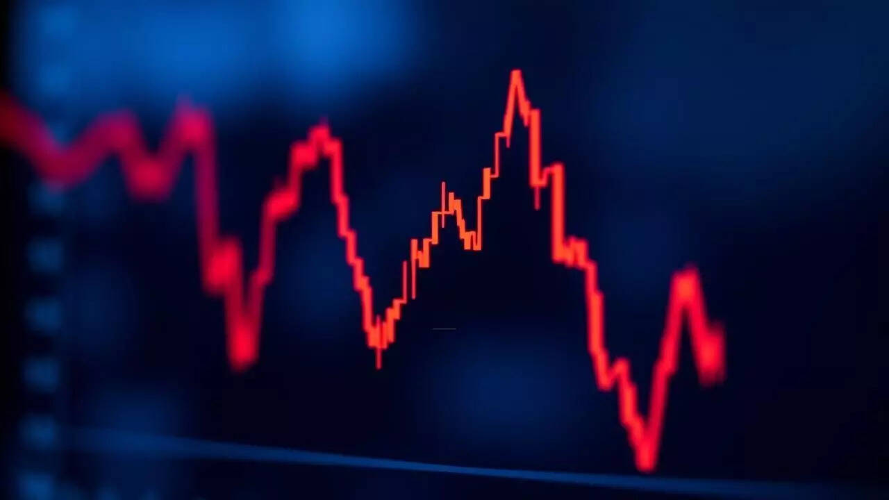 Sensex skids 573 pts as foreign funds sell