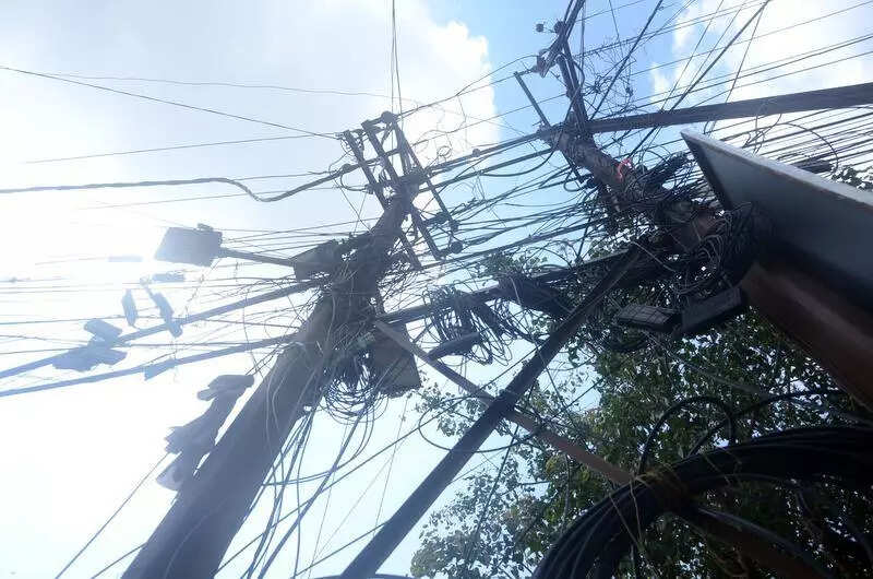 Remove tangled wires within 3 days, telecom operators told
