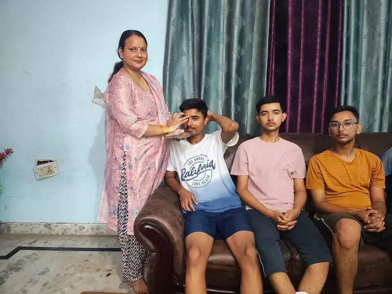 Cousins orphaned young, now NEET achievers